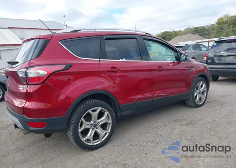 2017 Ford Escape Titanium z USA, uszkodzony, nr VIN 1FMCU9J97HUD48204